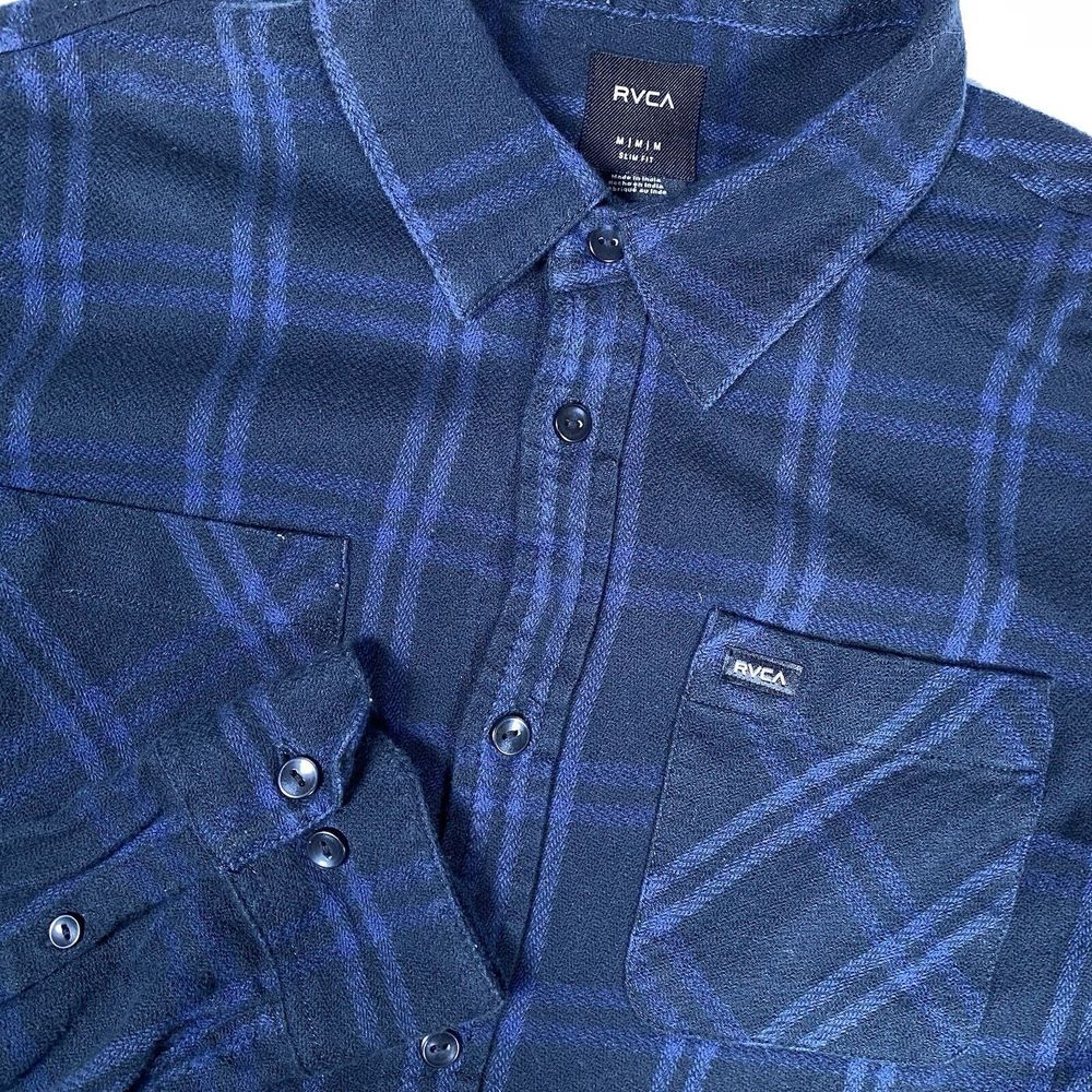 RVCA Men's Long Sleeve Button Up Blue Plaid Medium Slim Fit Shirt Lightweight